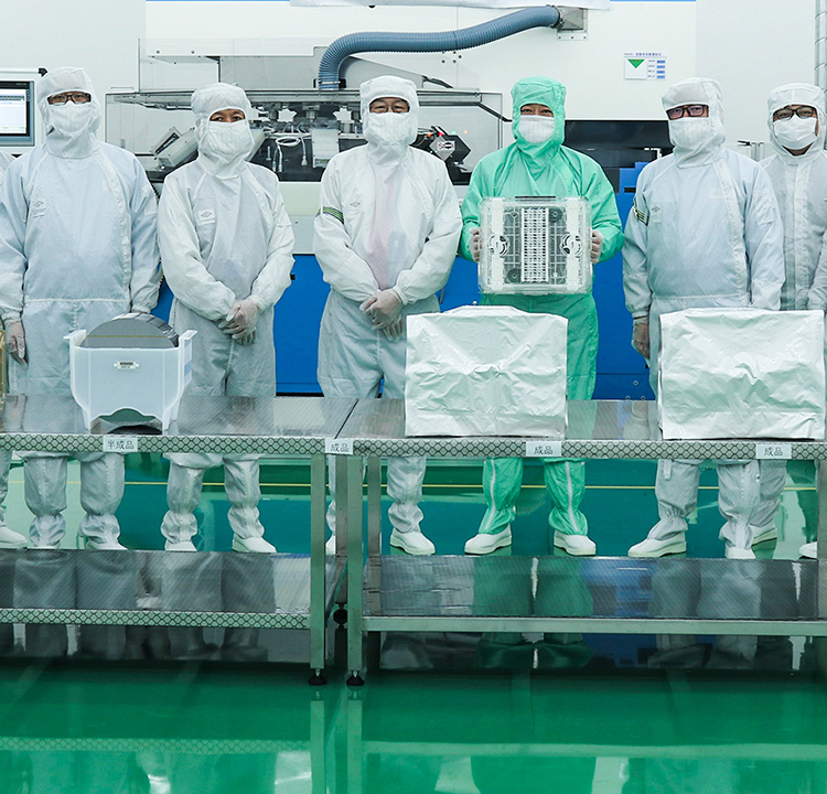 Unveiling Day of 12'' Silicon Wafer